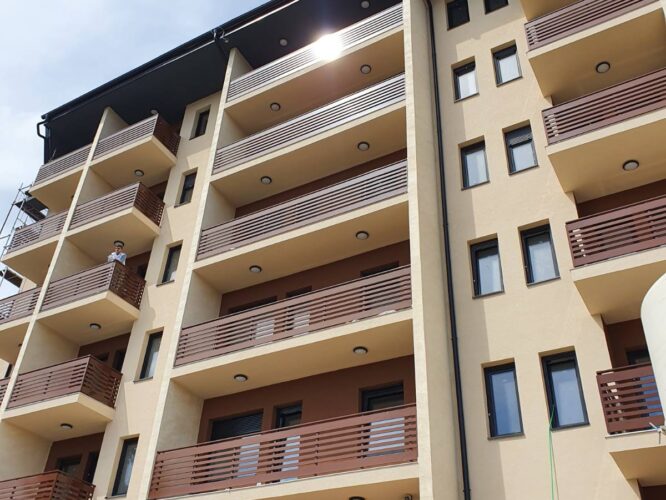 Alu gelenderi i aluminijumske panelne ograde i balkoni – Zlatibor – Peković Invest